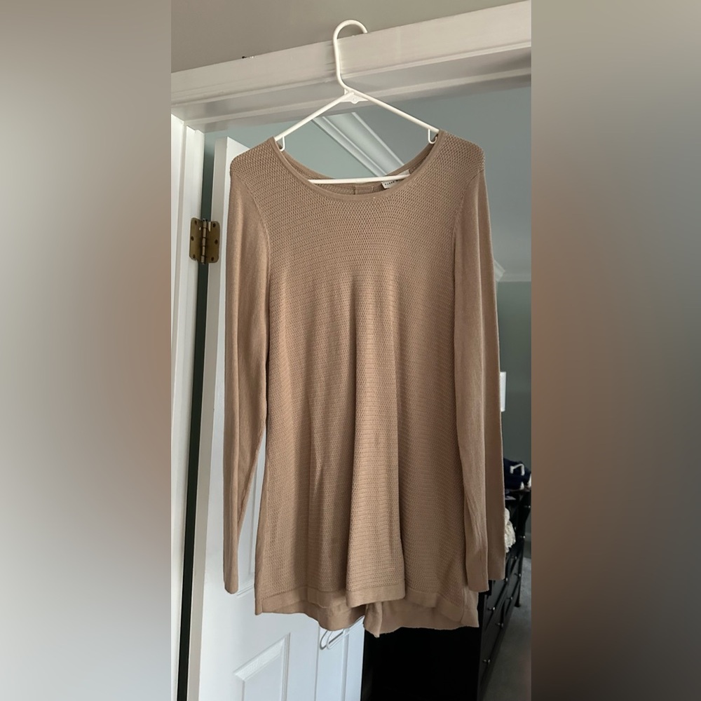 Sudan Graver Women’s Lightweight Long-Sleeve Crewneck Top - Beige